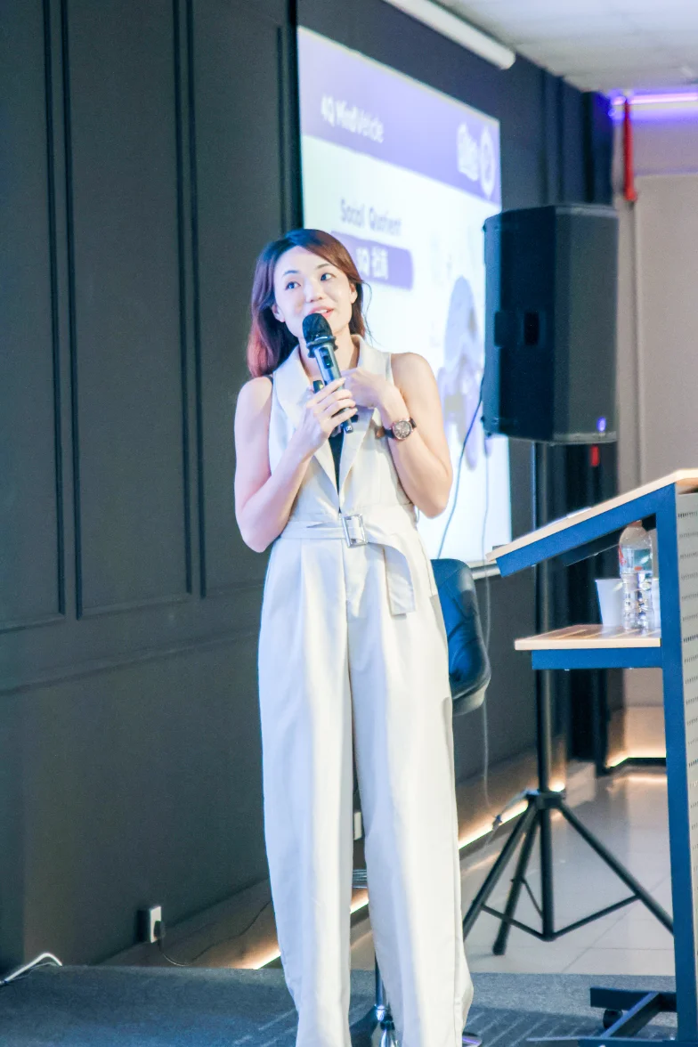 Dr. Elaine Loo