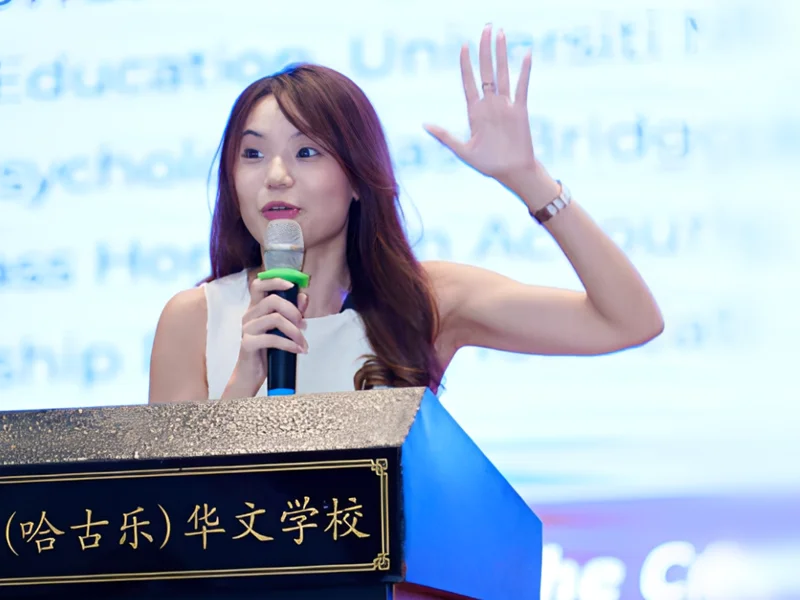 创办人 Dr. Elaine Loo